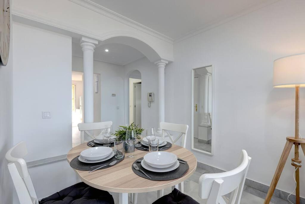 Classy Flat W/ Impressive Views *