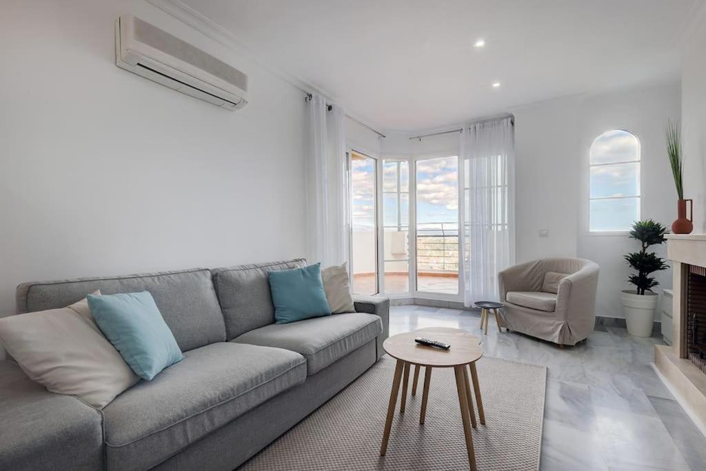 Classy Flat W/ Impressive Views