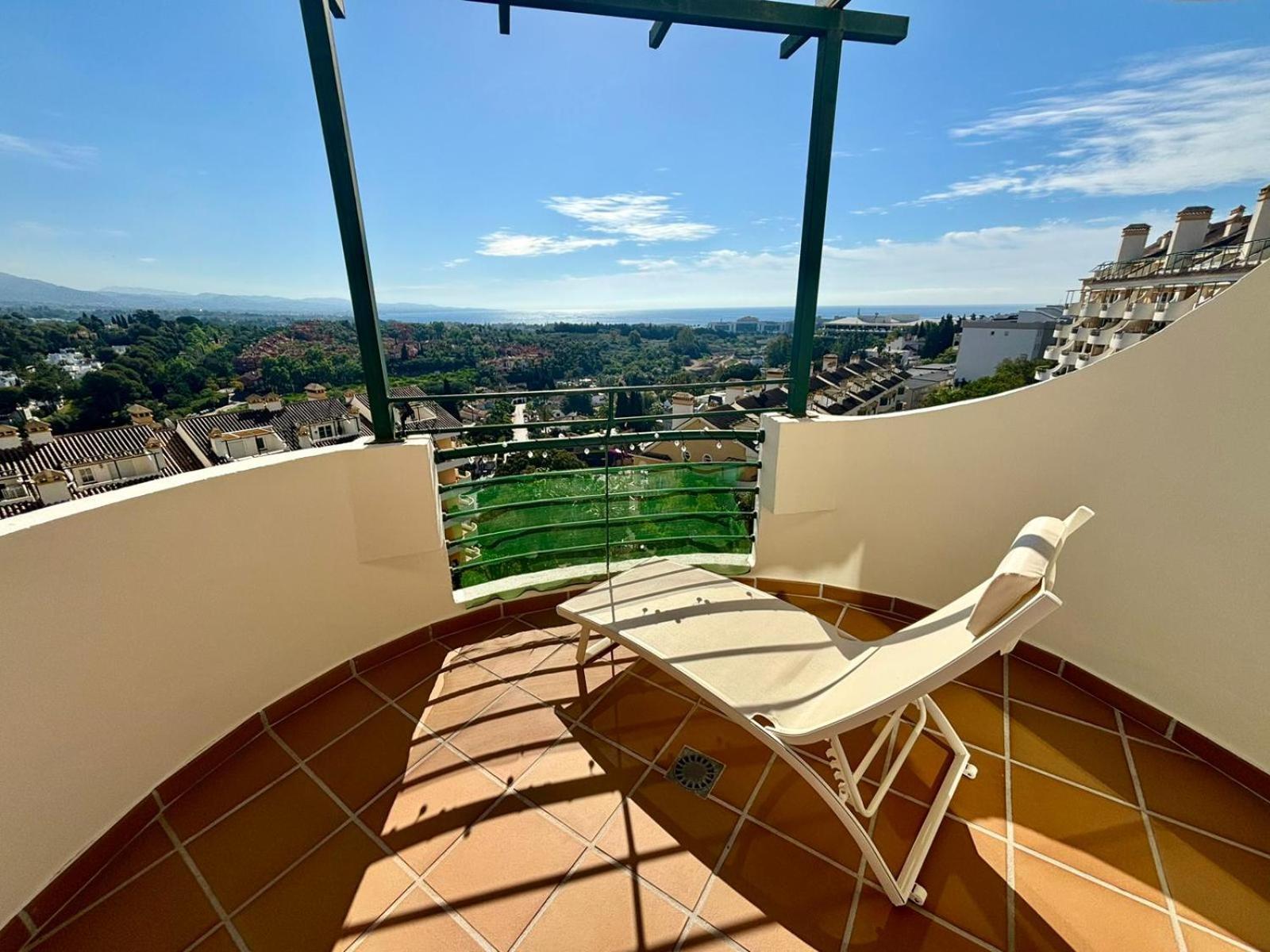 Classy Flat W/ Impressive Views Apartment