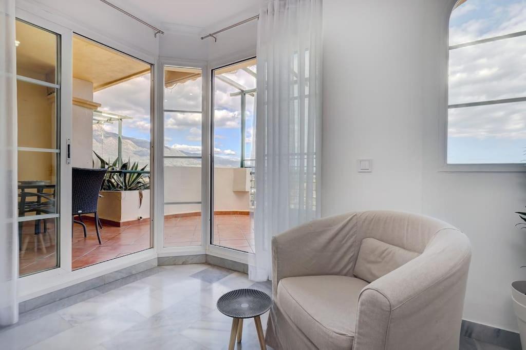 Classy Flat W/ Impressive Views Apartment