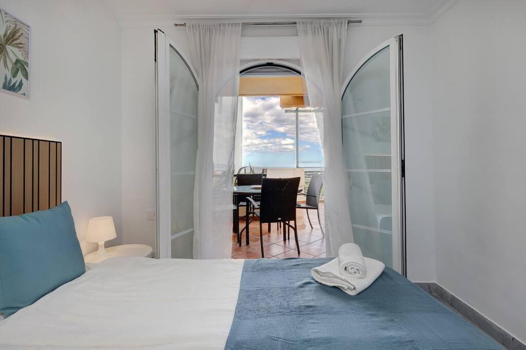 Classy Flat W/ Impressive Views * Marbella