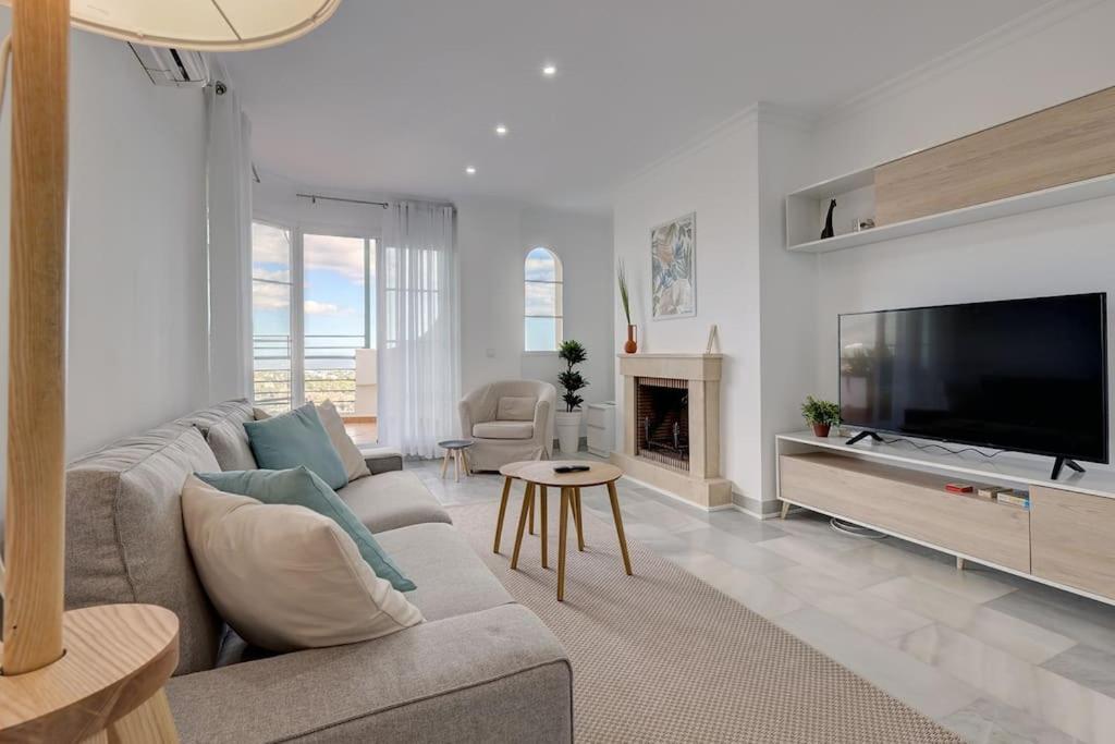 Classy Flat W/ Impressive Views