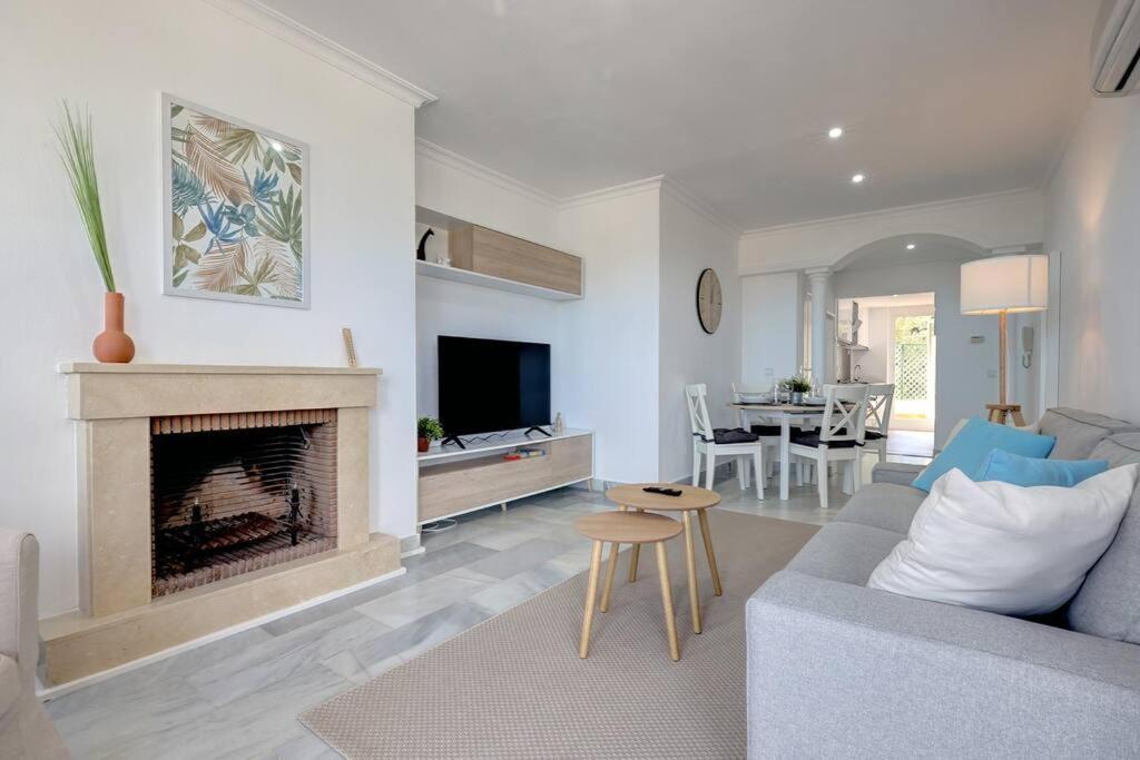 Classy Flat W/ Impressive Views