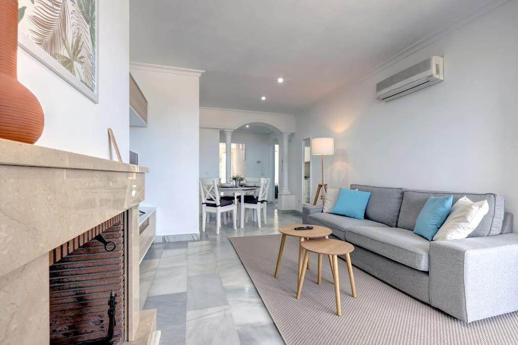Classy Flat W/ Impressive Views Apartment