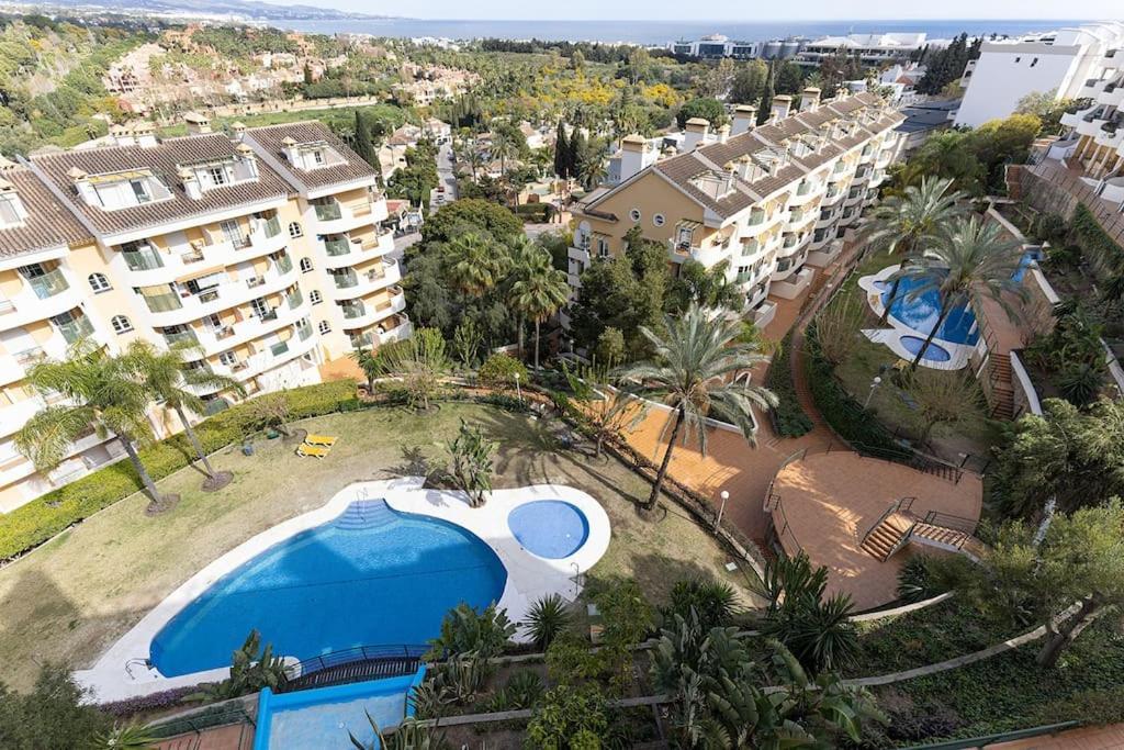 Classy Flat W/ Impressive Views *